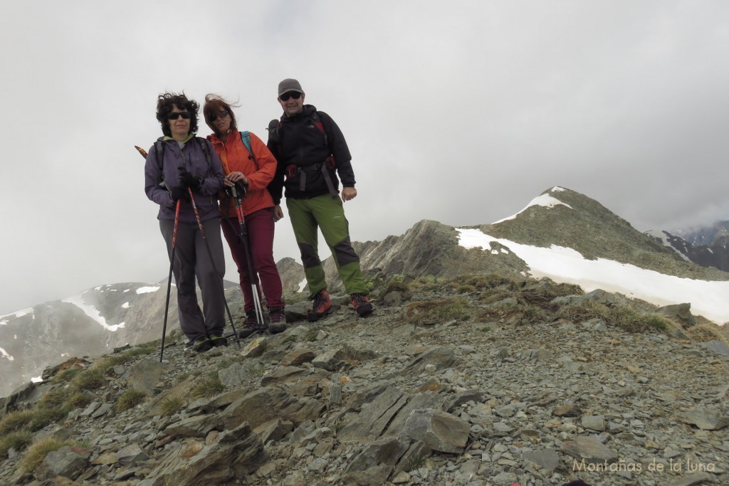 Txell, Olga y Joaquín en la cima del Pic de Freser, 2.835 mts.